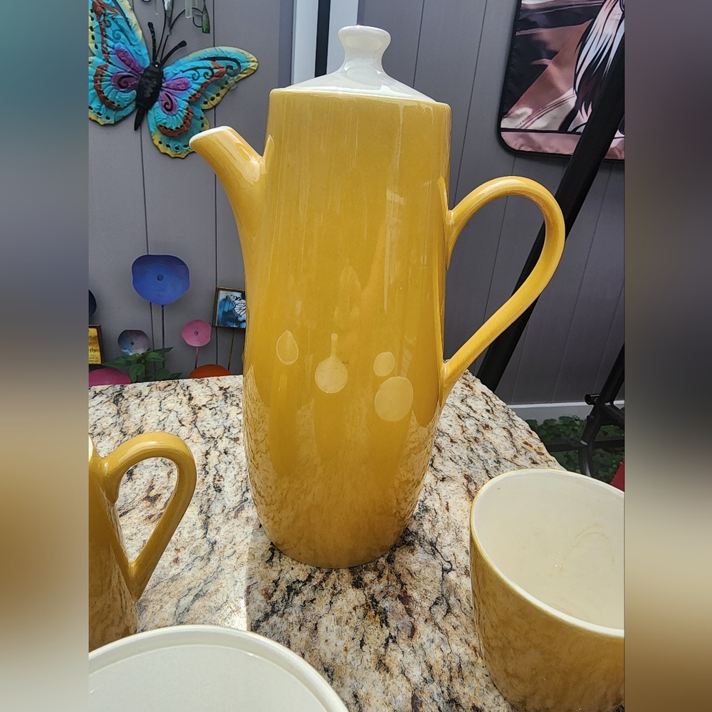 Sheffield Ironstone 70s Yellow Coffee Tea Pot W/ Creamer Cup, Sugar Bowl, & Cups - Picture 6 of 13